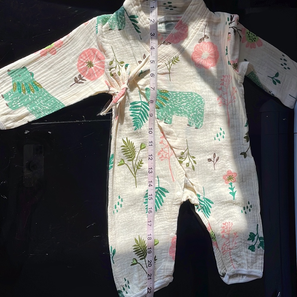Chuya romper cream with bears and leafs size 3-6 months side tie - Picture 9 of 9
